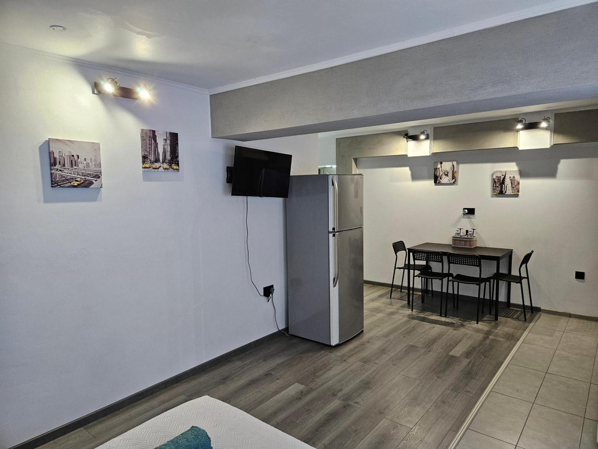 Apartament Black & White By Emmelia Group *