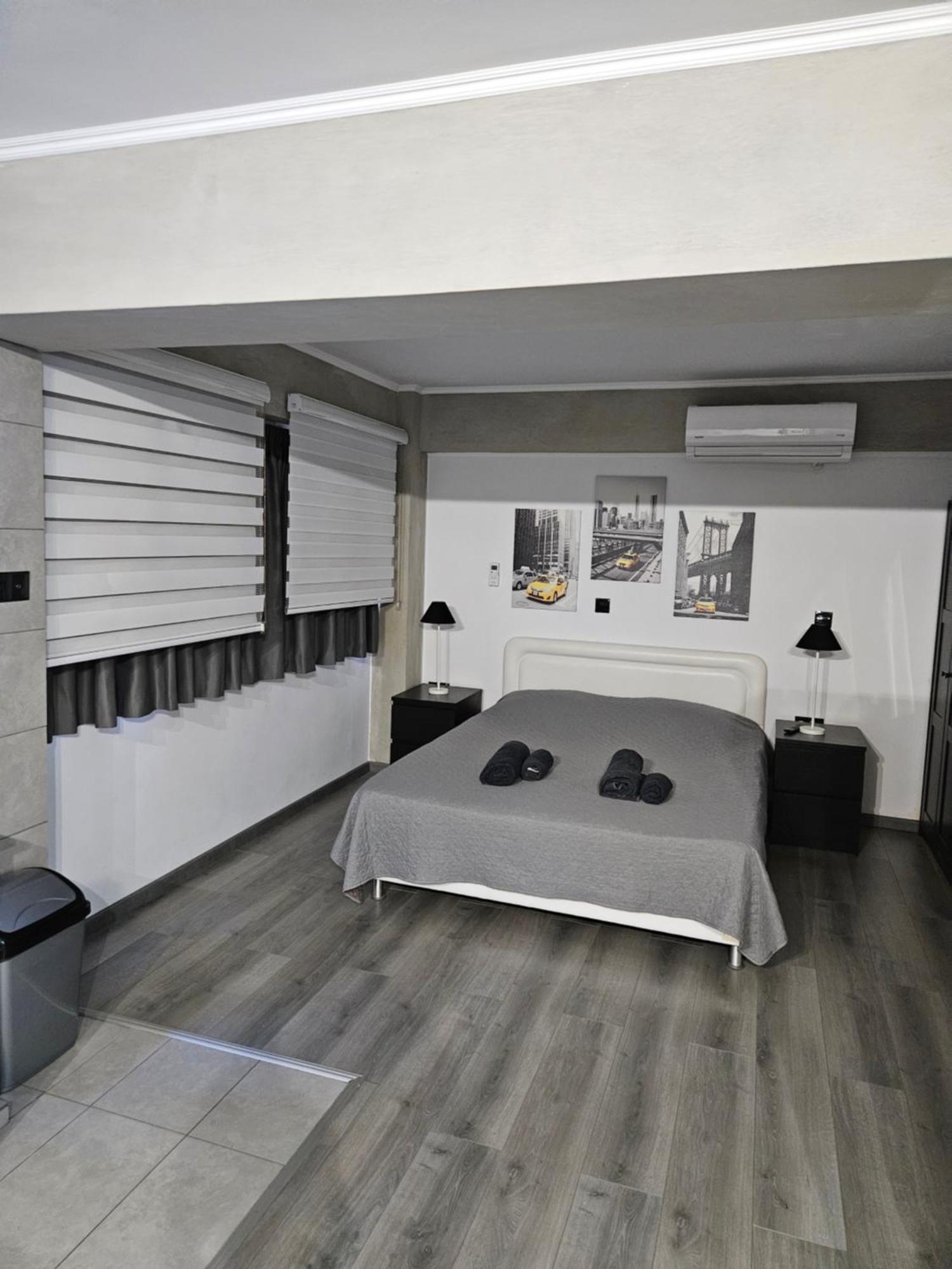 Black & White By Emmelia Group Apartament *